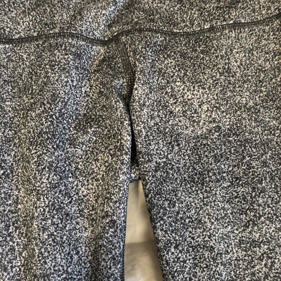 *sold* like new lululemon leggings size 4 - Picture 5 of 8
